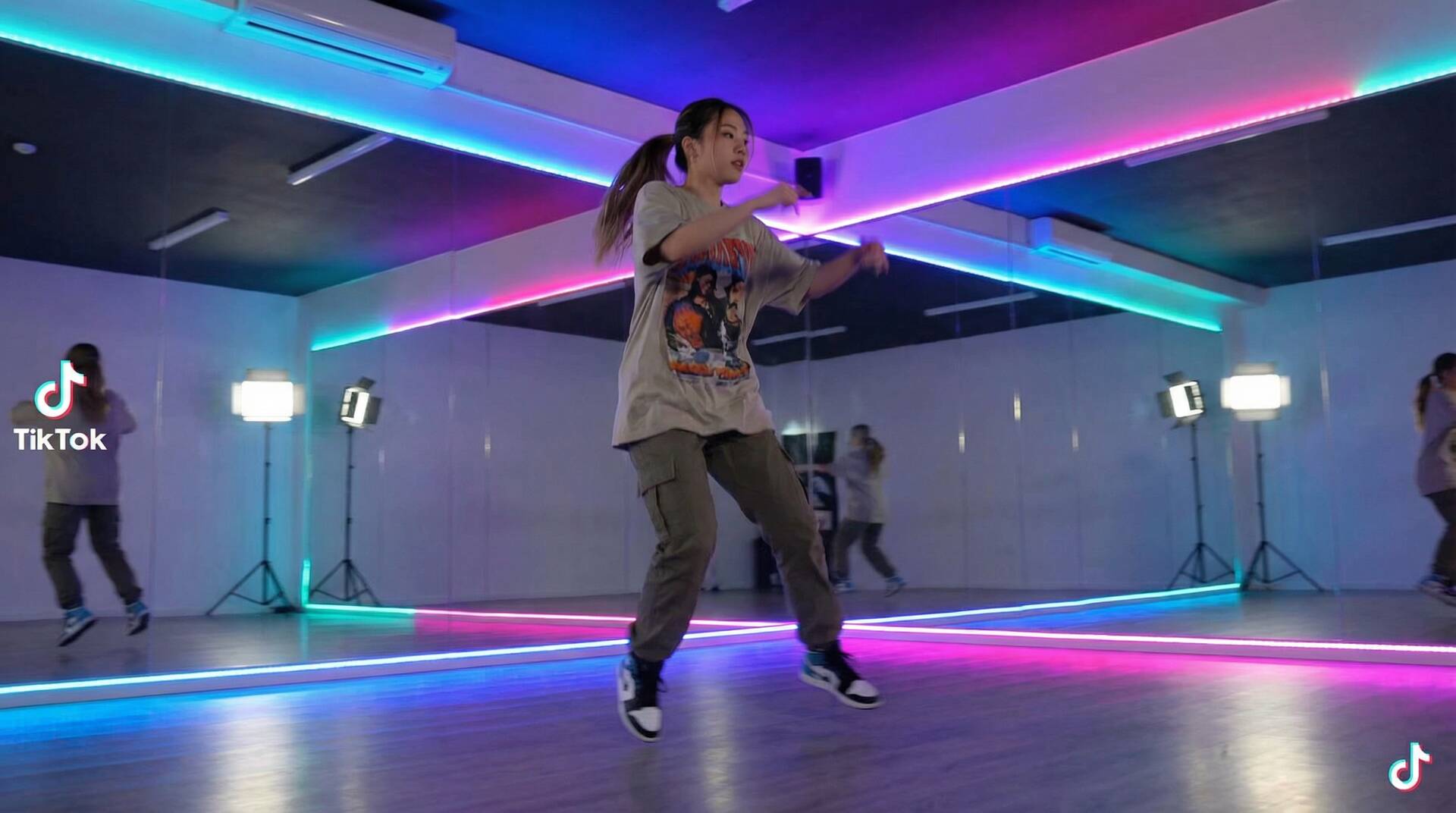 兄妹乱伦美少女写真视频